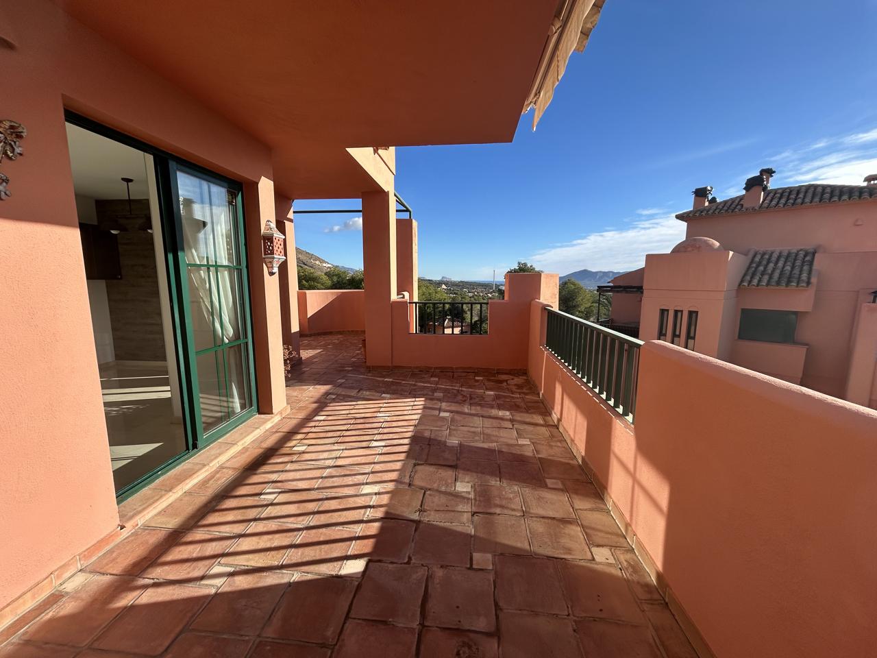 Ático dúplex de lujo en venta en Sierra Cortina, Finestrat – Vistas al mar y a la montaña