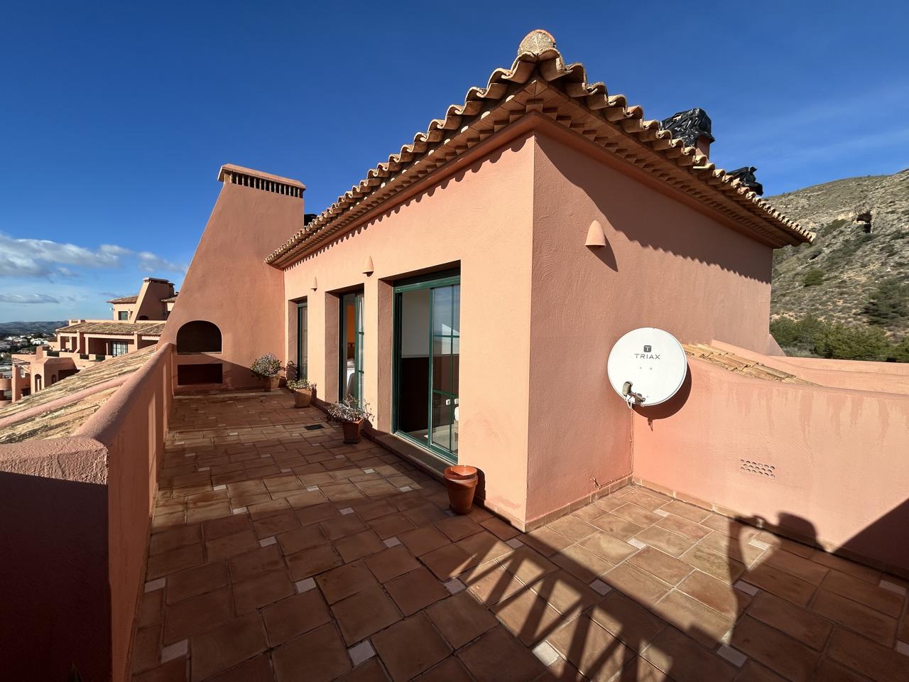 Ático dúplex de lujo en venta en Sierra Cortina, Finestrat – Vistas al mar y a la montaña