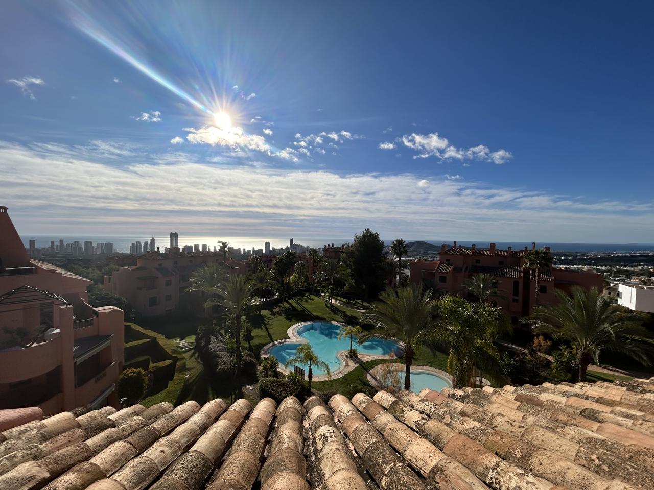 Ático dúplex de lujo en venta en Sierra Cortina, Finestrat – Vistas al mar y a la montaña