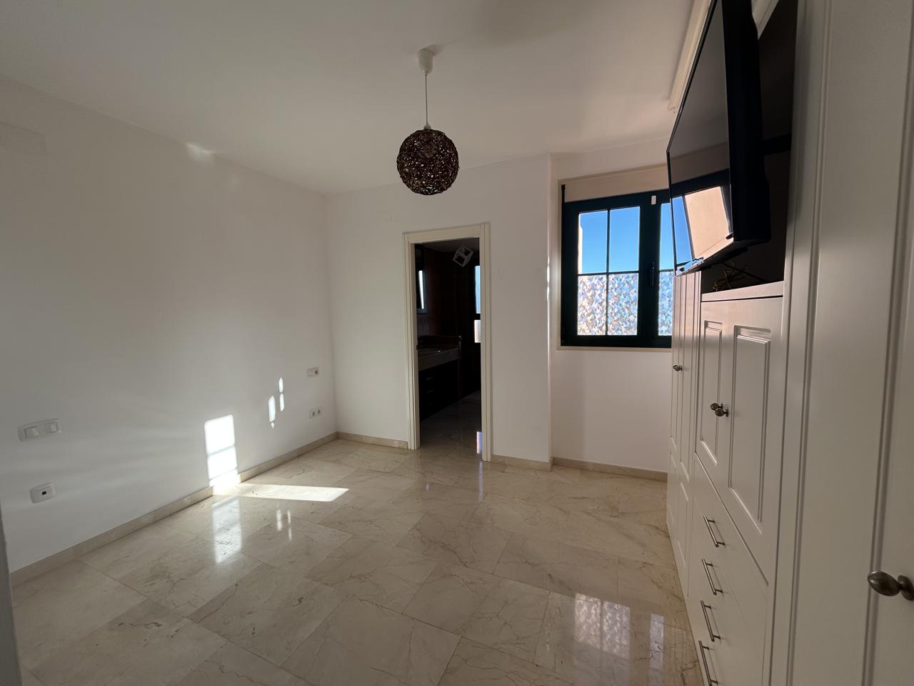 Ático dúplex de lujo en venta en Sierra Cortina, Finestrat – Vistas al mar y a la montaña