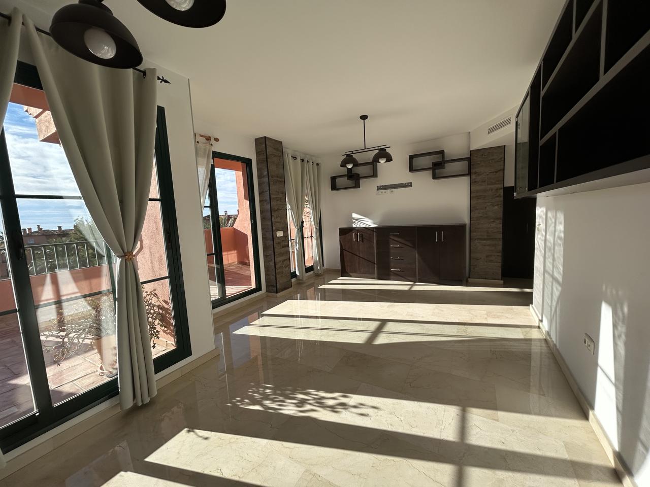 Ático dúplex de lujo en venta en Sierra Cortina, Finestrat – Vistas al mar y a la montaña