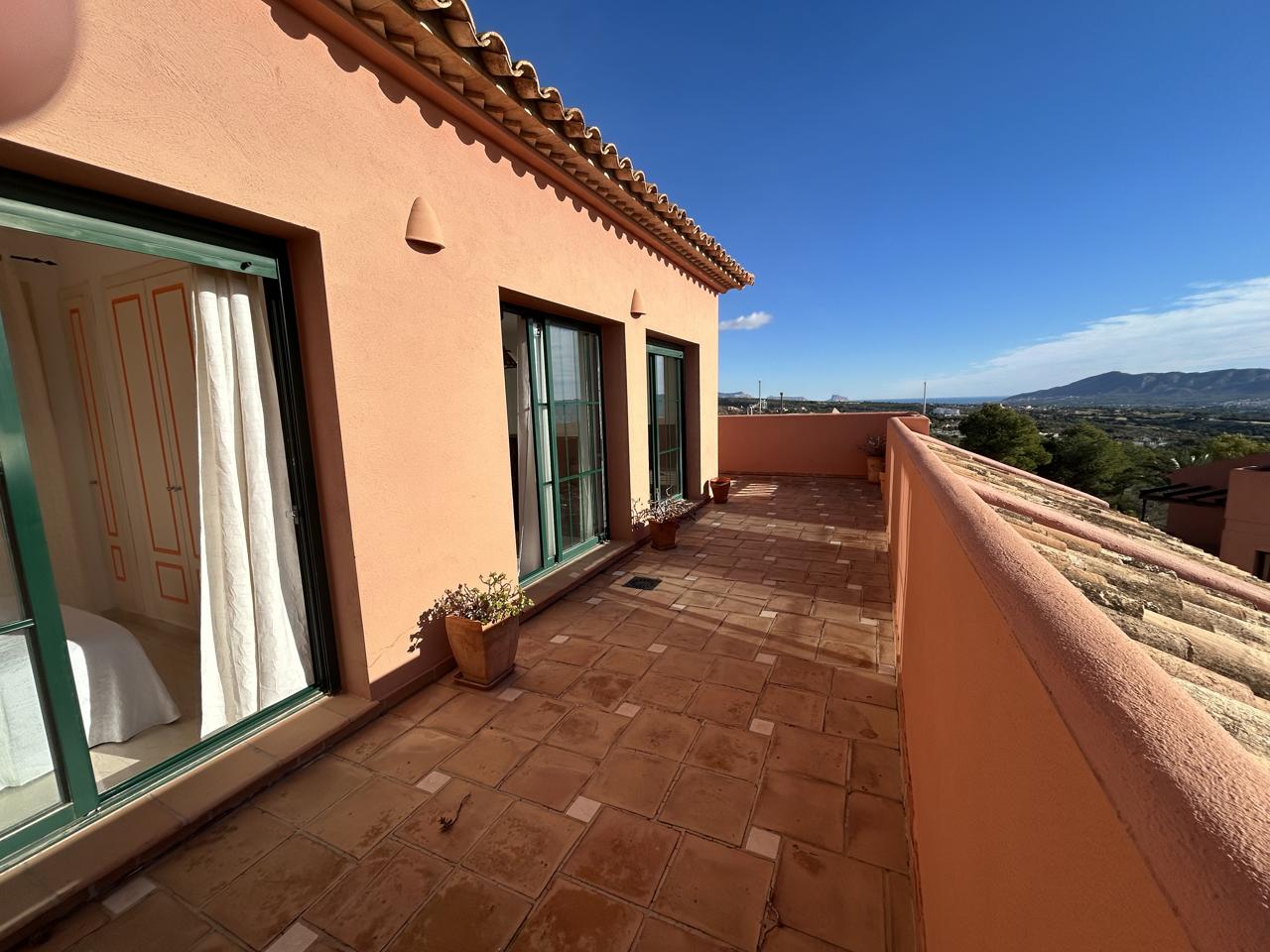 Ático dúplex de lujo en venta en Sierra Cortina, Finestrat – Vistas al mar y a la montaña