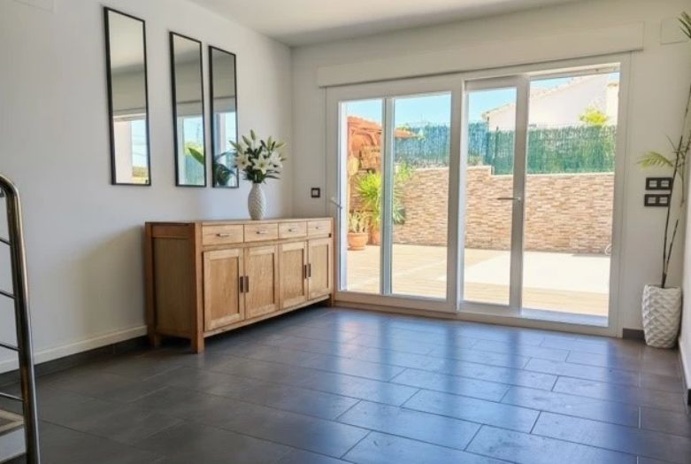 Villa moderna con piscina, en Calpe