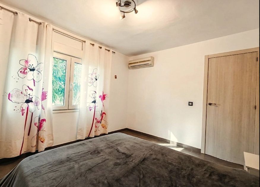 Villa moderna con piscina, en Calpe