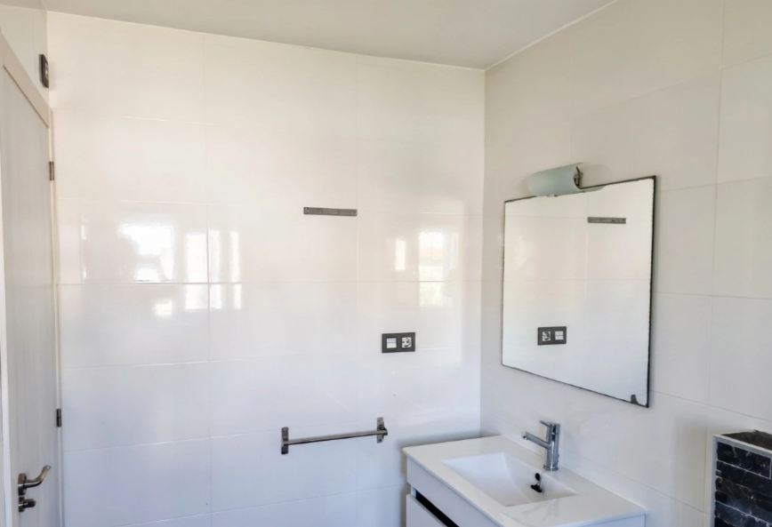 Villa moderna con piscina, en Calpe