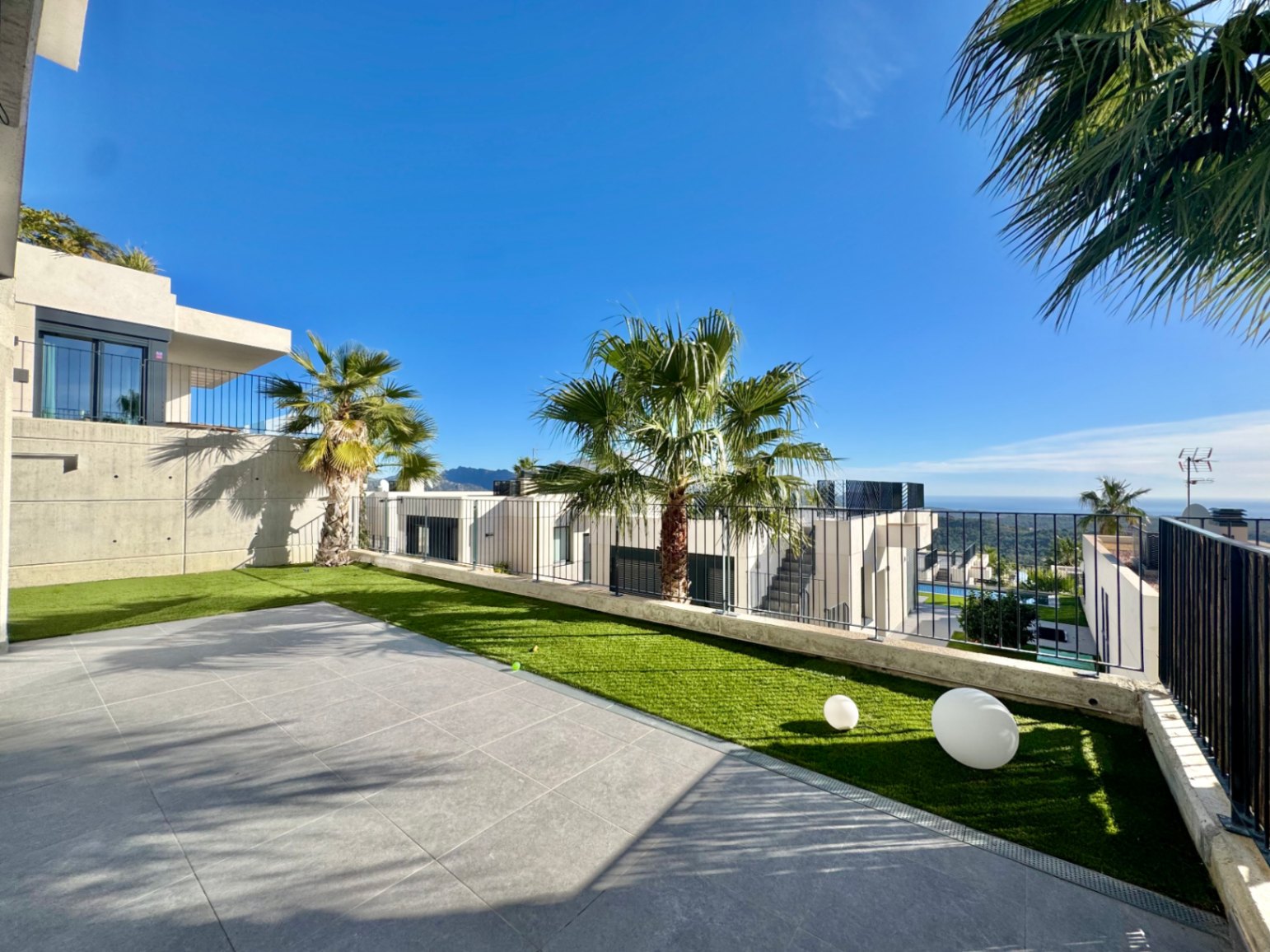 Moderne villa med fantastisk utsikt i Polop