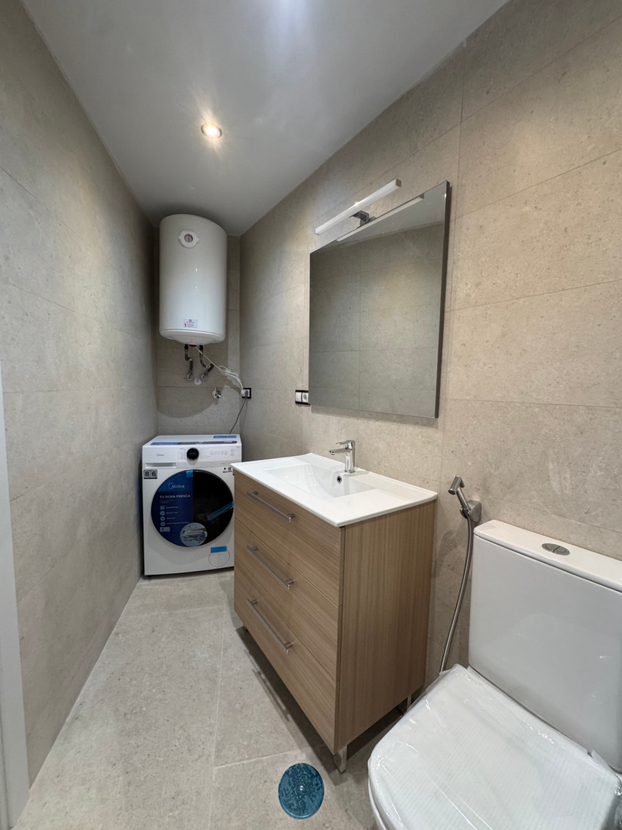 Et kompleks av 5 selvstendige lofts på Av. del Mediterráneo i Benidorm