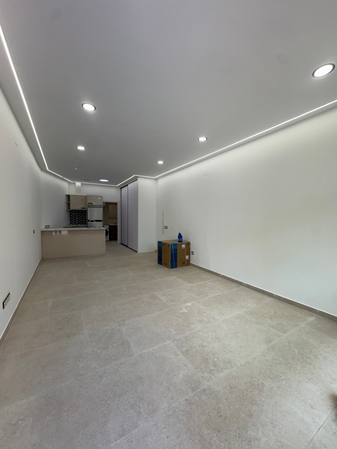 Et kompleks av 5 selvstendige lofts på Av. del Mediterráneo i Benidorm