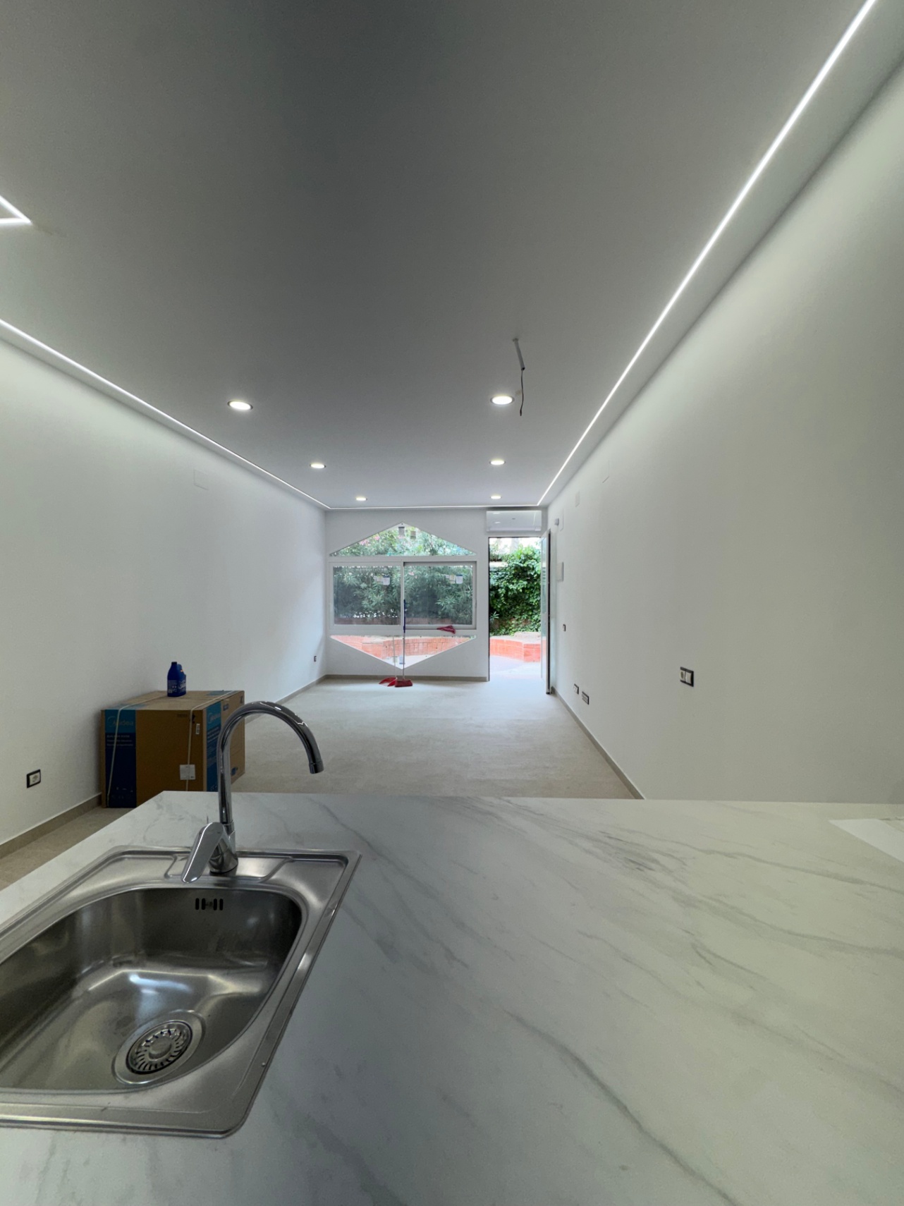 Et kompleks av 5 selvstendige lofts på Av. del Mediterráneo i Benidorm