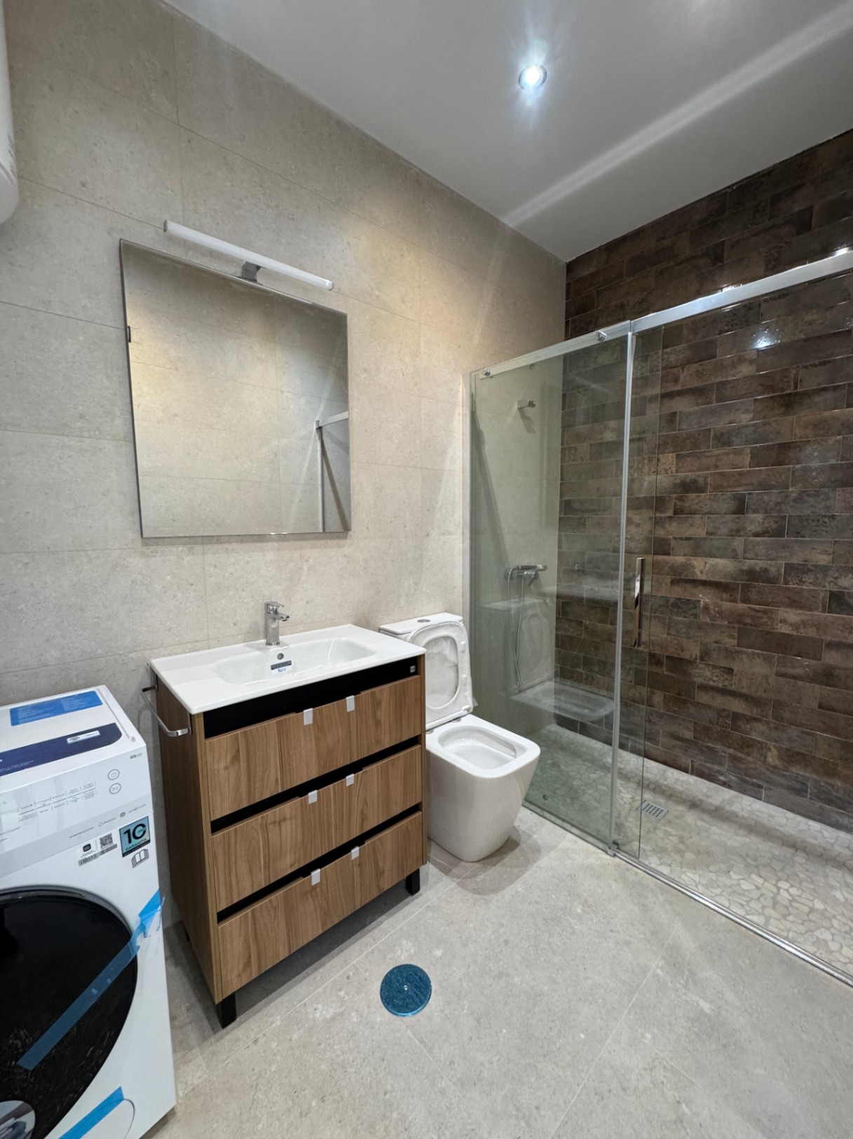 Et kompleks av 5 selvstendige lofts på Av. del Mediterráneo i Benidorm