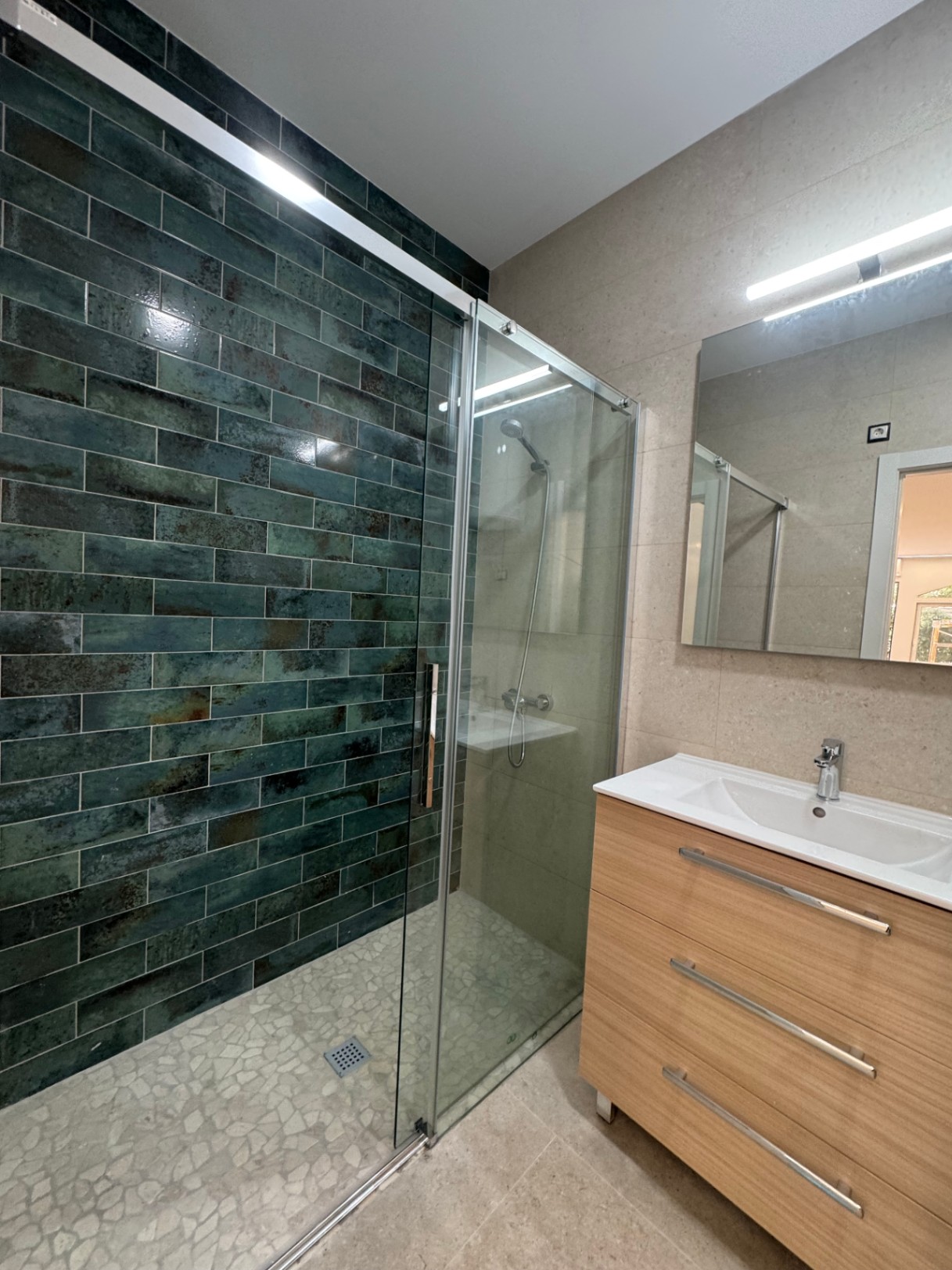 Et kompleks av 5 selvstendige lofts på Av. del Mediterráneo i Benidorm