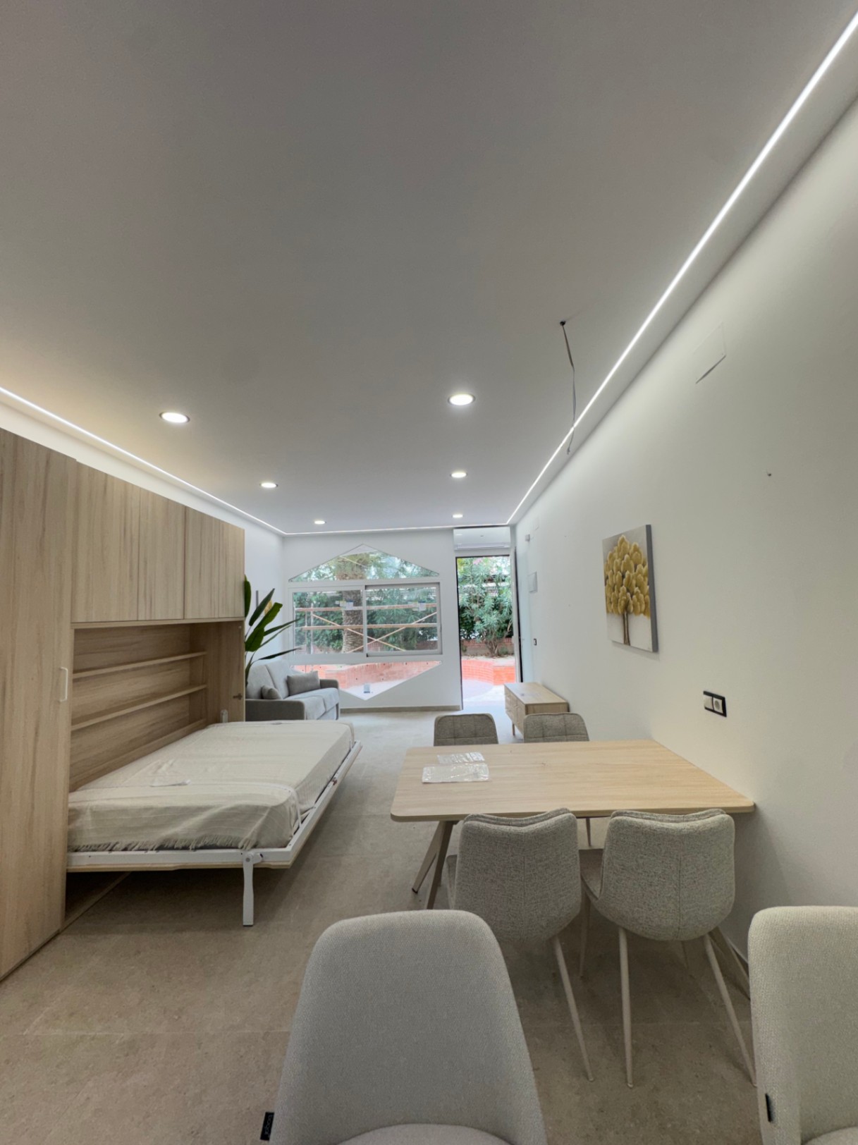 Et kompleks av 5 selvstendige lofts på Av. del Mediterráneo i Benidorm