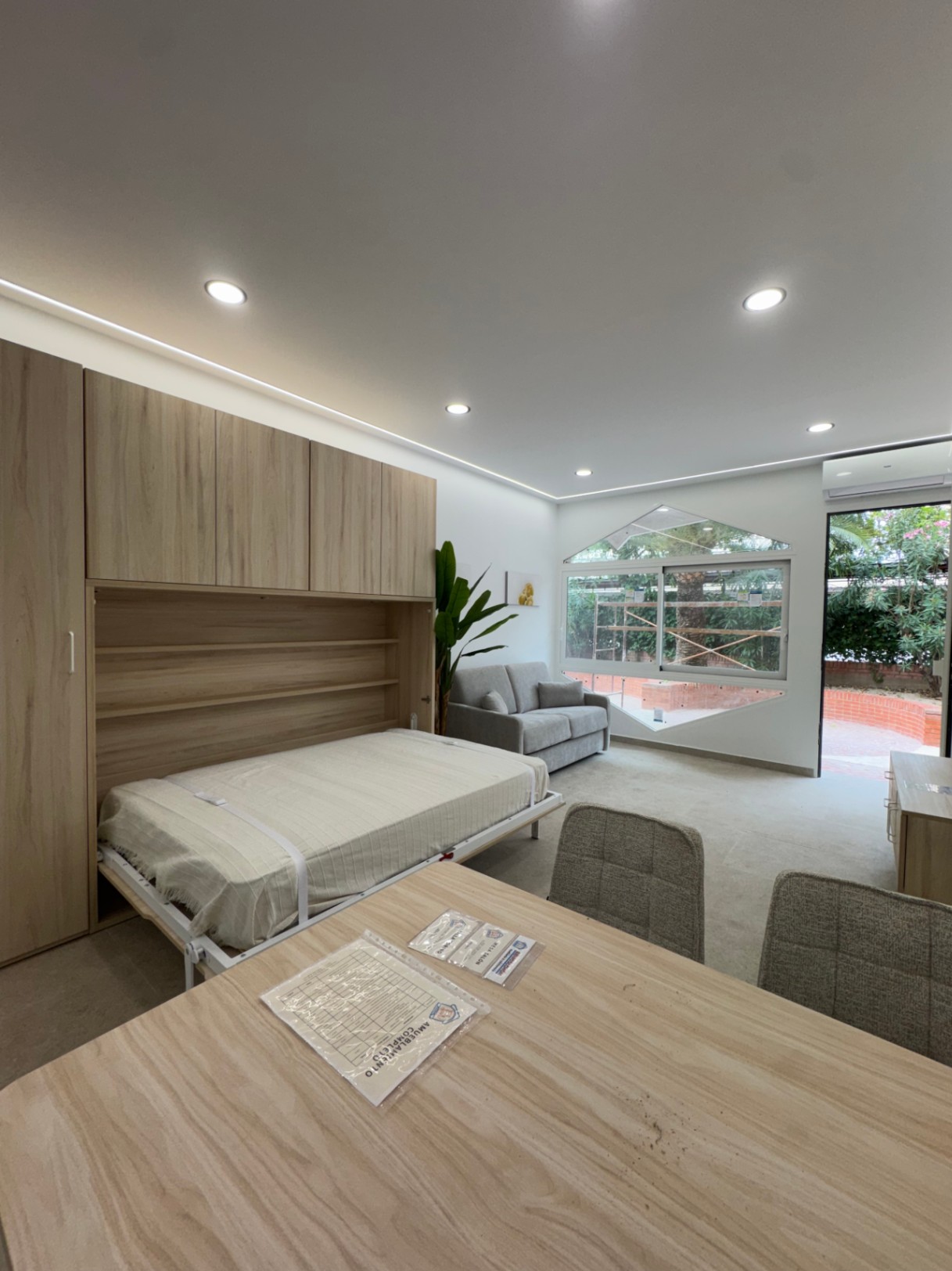 Et kompleks av 5 selvstendige lofts på Av. del Mediterráneo i Benidorm