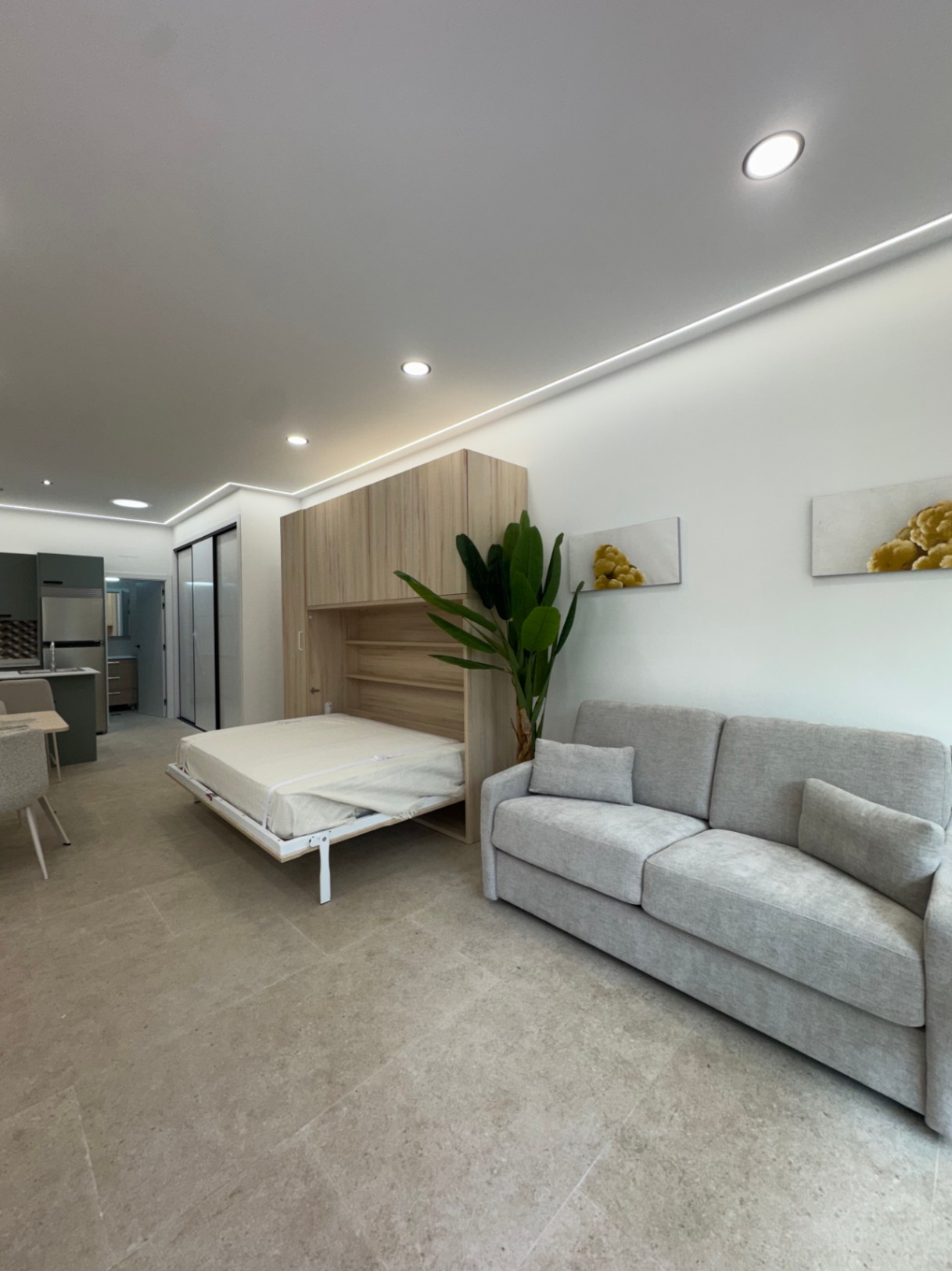 Et kompleks av 5 selvstendige lofts på Av. del Mediterráneo i Benidorm