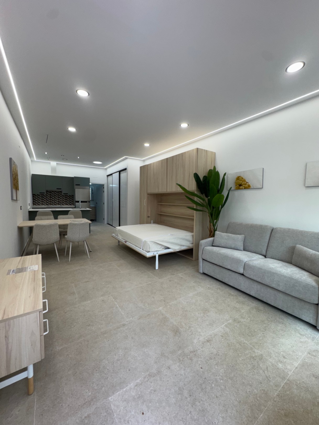 Et kompleks av 5 selvstendige lofts på Av. del Mediterráneo i Benidorm