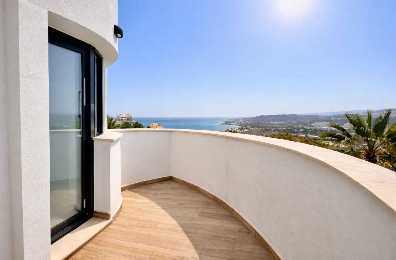 Villa para dos familias, situada en el prestigioso complejo residencial Panoramic Beach, en Finestrat