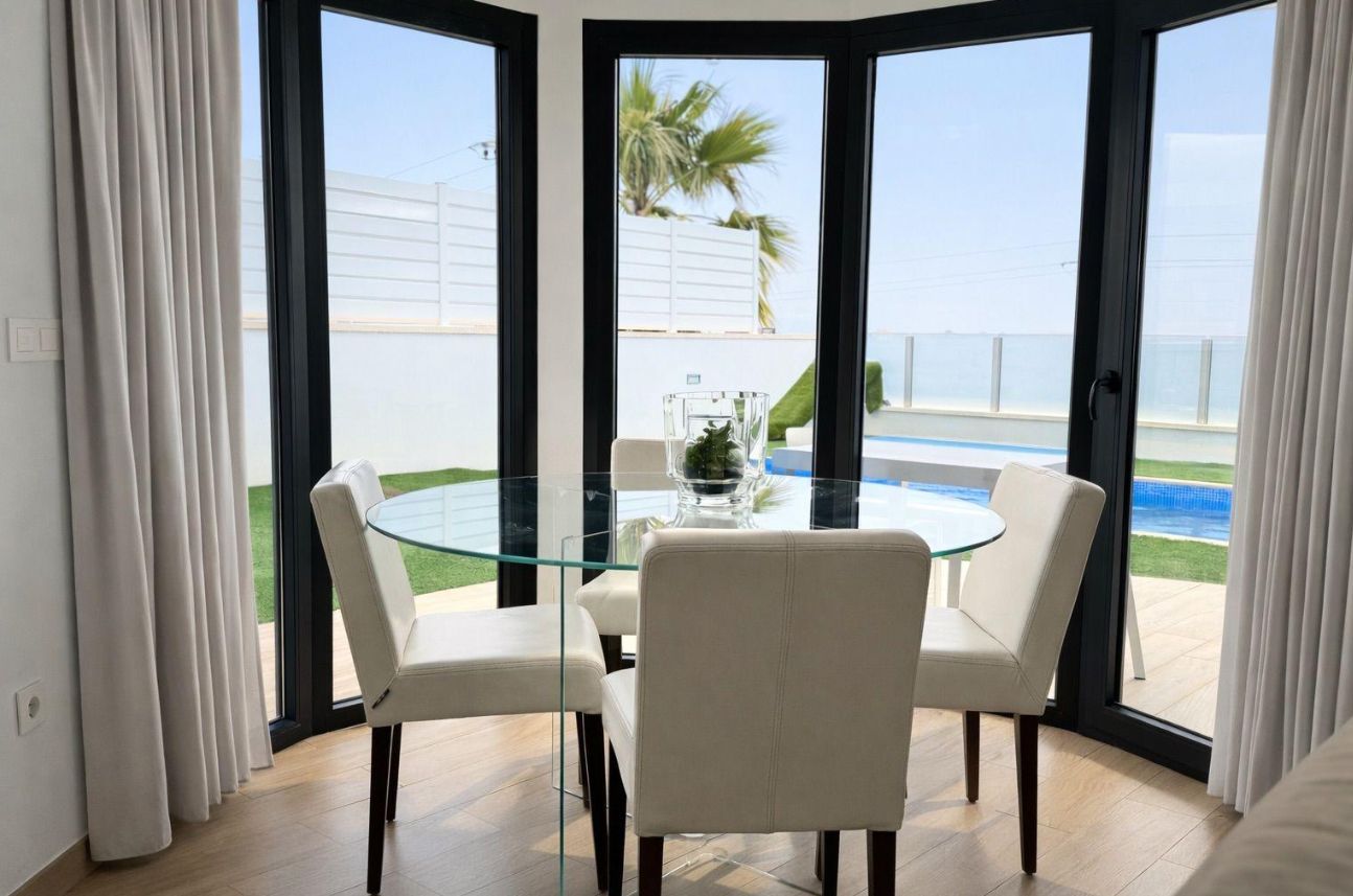 Villa para dos familias, situada en el prestigioso complejo residencial Panoramic Beach, en Finestrat