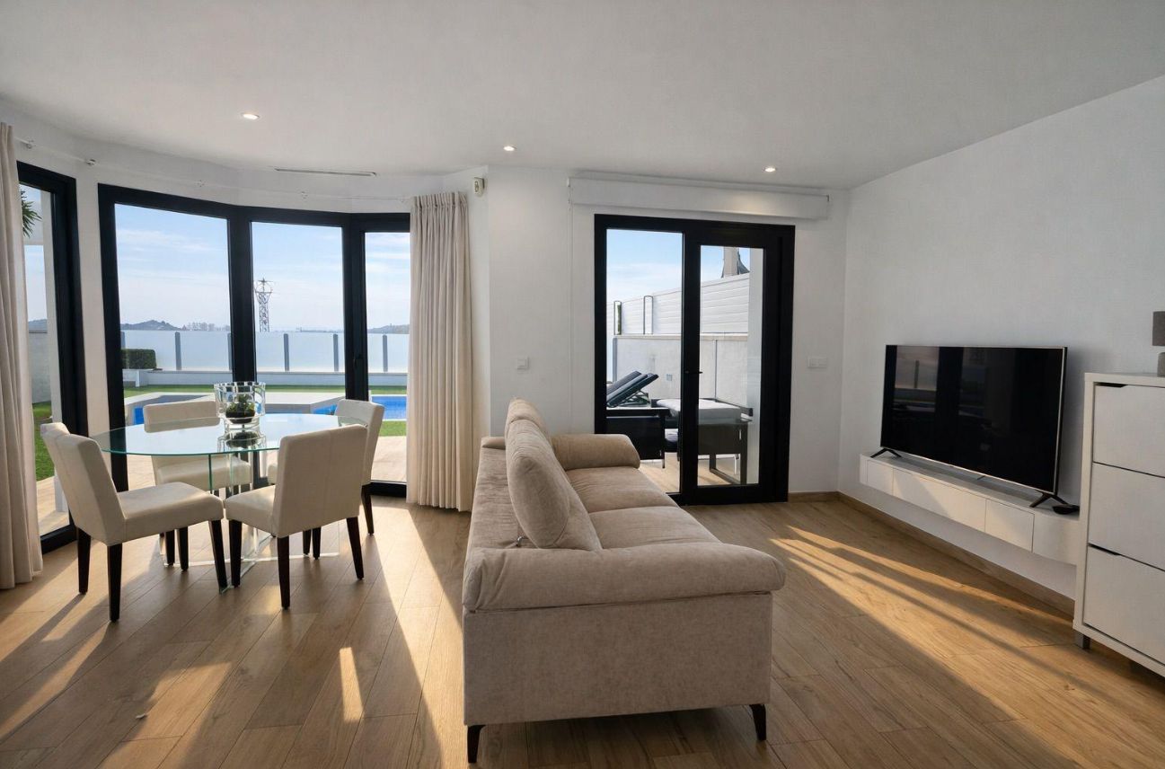 Villa para dos familias, situada en el prestigioso complejo residencial Panoramic Beach, en Finestrat