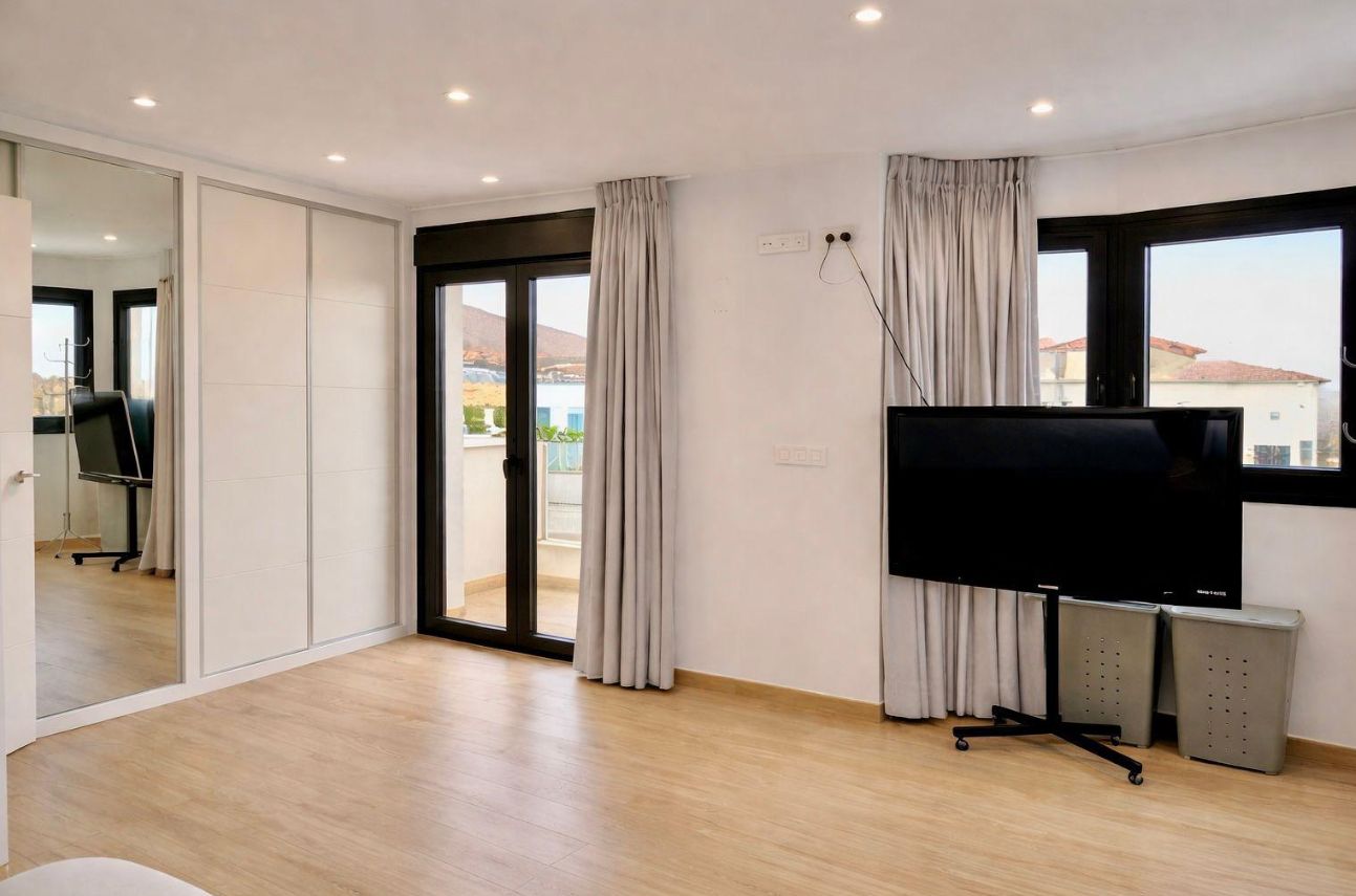 Villa para dos familias, situada en el prestigioso complejo residencial Panoramic Beach, en Finestrat