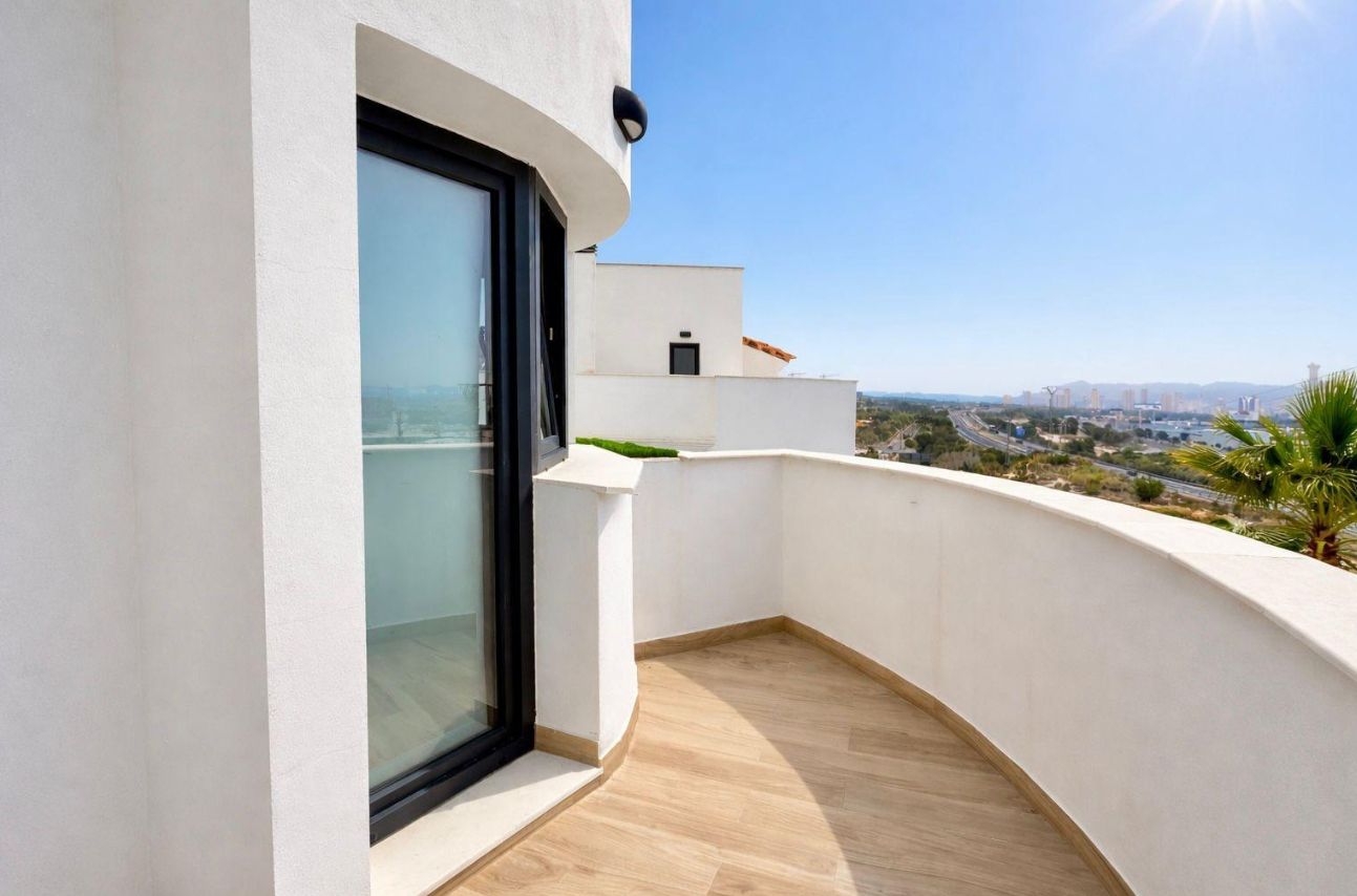 Villa para dos familias, situada en el prestigioso complejo residencial Panoramic Beach, en Finestrat