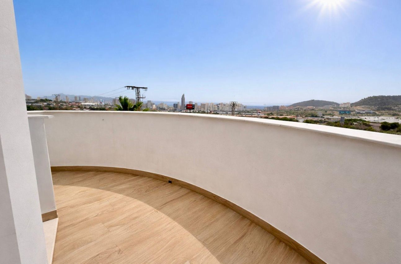 Villa para dos familias, situada en el prestigioso complejo residencial Panoramic Beach, en Finestrat