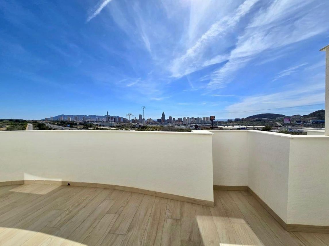 Villa para dos familias, situada en el prestigioso complejo residencial Panoramic Beach, en Finestrat