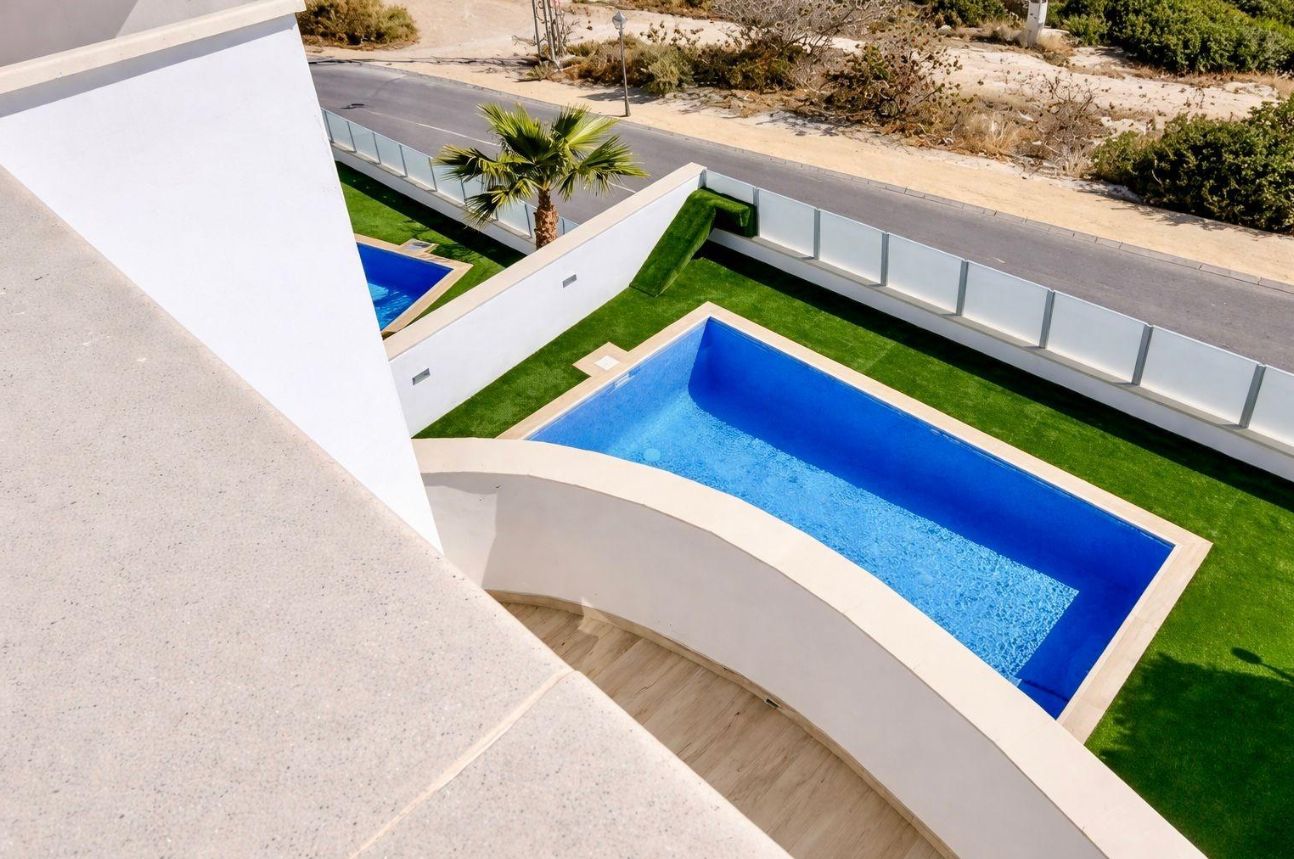 Villa para dos familias, situada en el prestigioso complejo residencial Panoramic Beach, en Finestrat