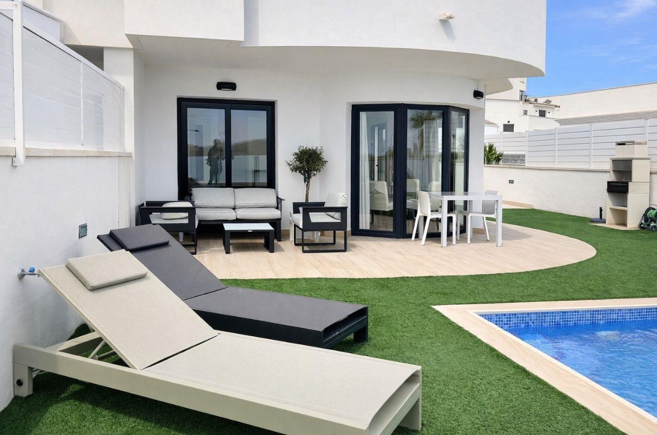 Villa para dos familias, situada en el prestigioso complejo residencial Panoramic Beach, en Finestrat