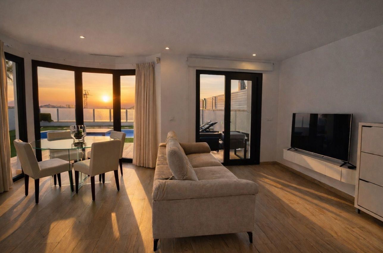 Villa para dos familias, situada en el prestigioso complejo residencial Panoramic Beach, en Finestrat