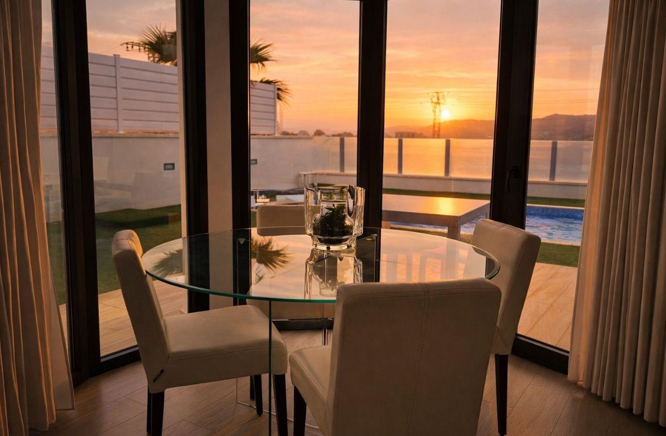 Villa para dos familias, situada en el prestigioso complejo residencial Panoramic Beach, en Finestrat