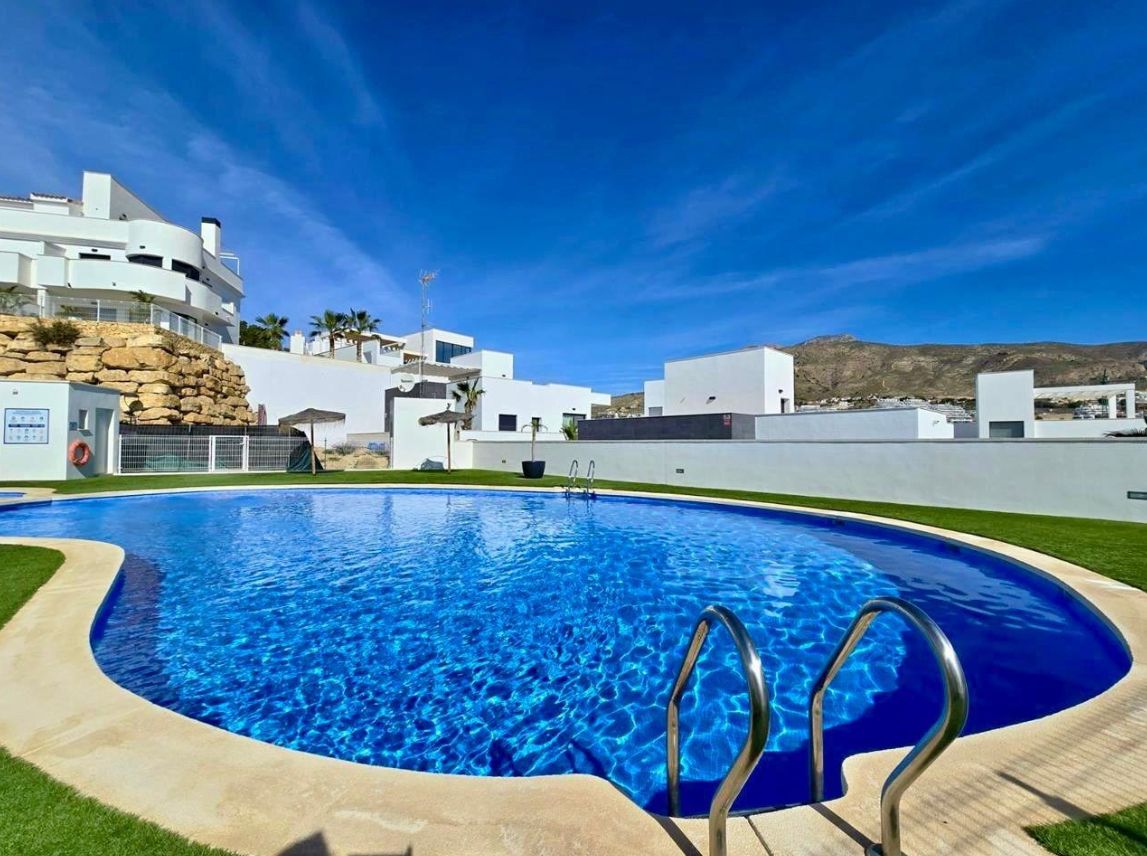 Villa para dos familias, situada en el prestigioso complejo residencial Panoramic Beach, en Finestrat