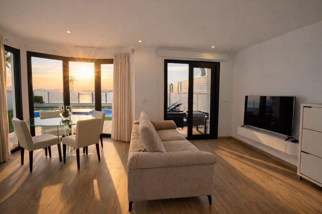 Villa para dos familias, situada en el prestigioso complejo residencial Panoramic Beach, en Finestrat