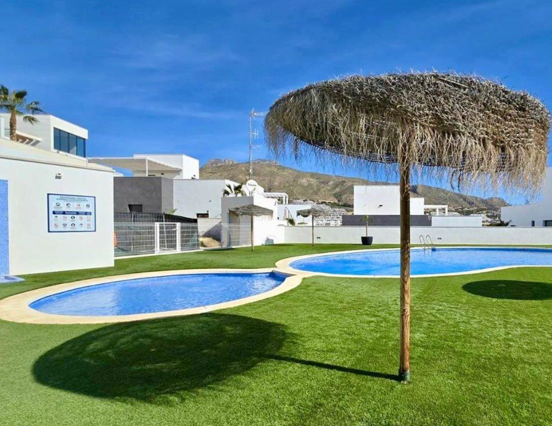 Villa para dos familias, situada en el prestigioso complejo residencial Panoramic Beach, en Finestrat
