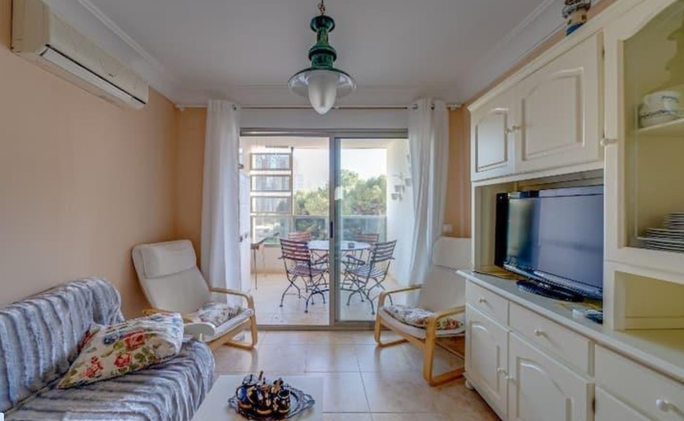 Apartamento situado en uno de los complejos residenciales más modernos y bien mantenidos. 