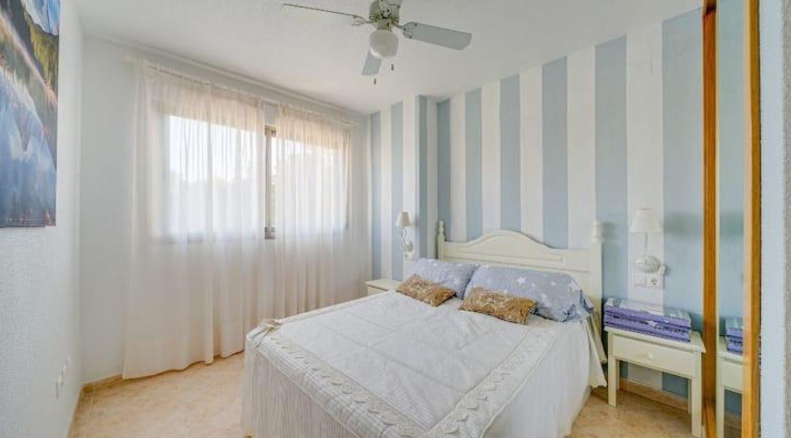 Apartamento situado en uno de los complejos residenciales más modernos y bien mantenidos. 