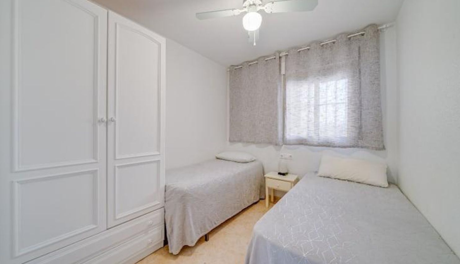 Apartamento situado en uno de los complejos residenciales más modernos y bien mantenidos. 