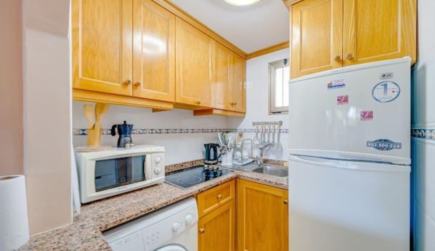 Apartamento situado en uno de los complejos residenciales más modernos y bien mantenidos. 