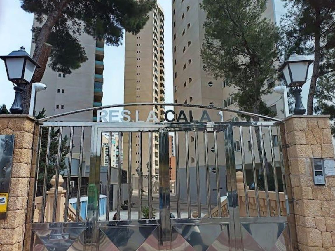 Apartamento situado en uno de los complejos residenciales más modernos y bien mantenidos. 