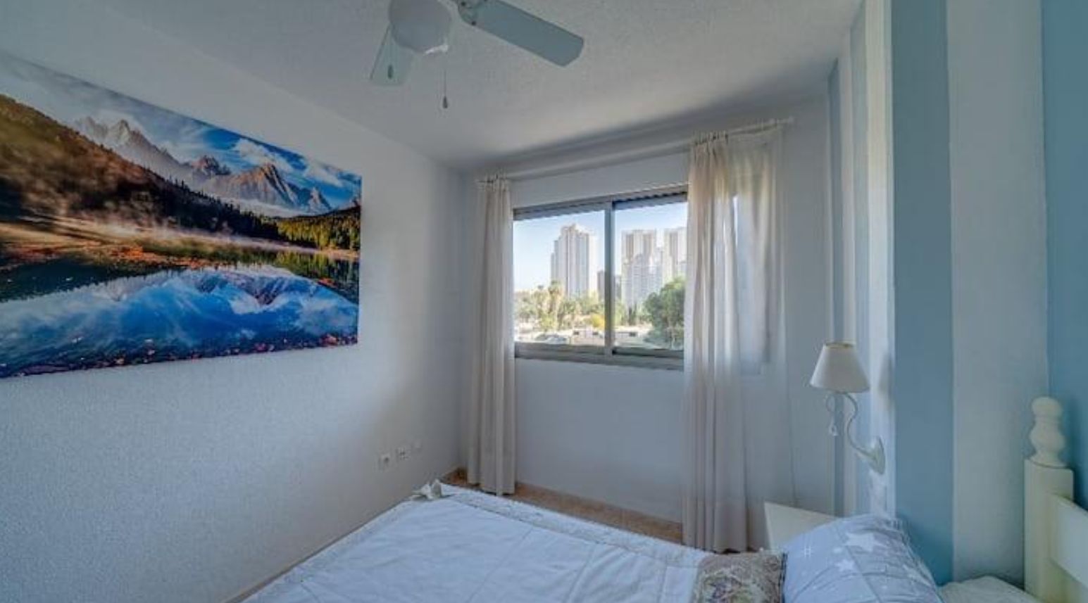Apartamento situado en uno de los complejos residenciales más modernos y bien mantenidos. 