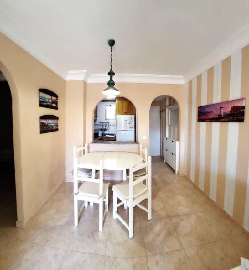 Apartamento situado en uno de los complejos residenciales más modernos y bien mantenidos. 
