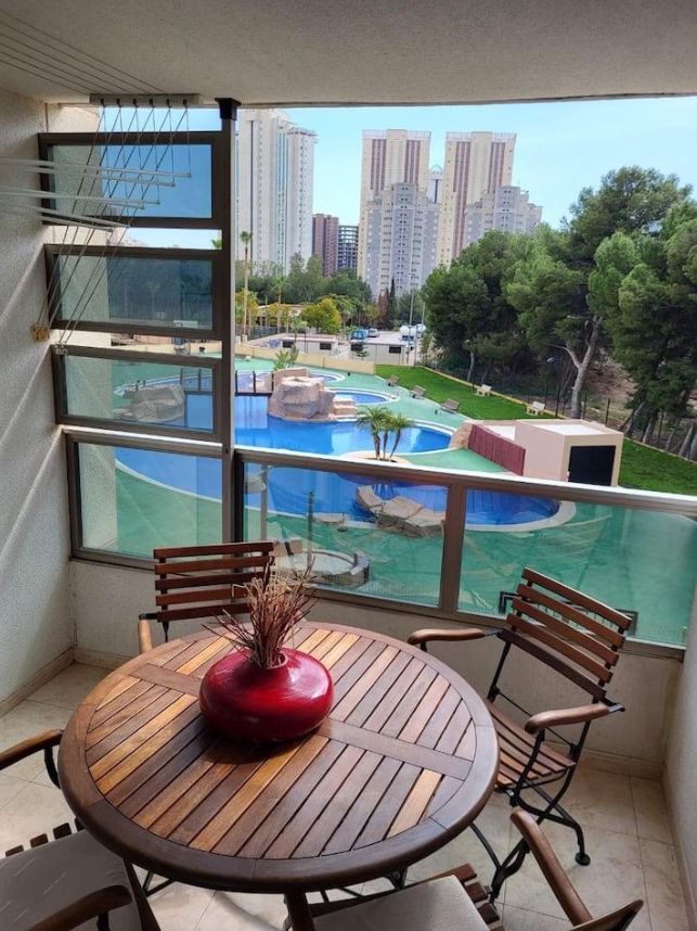 Apartamento situado en uno de los complejos residenciales más modernos y bien mantenidos. 