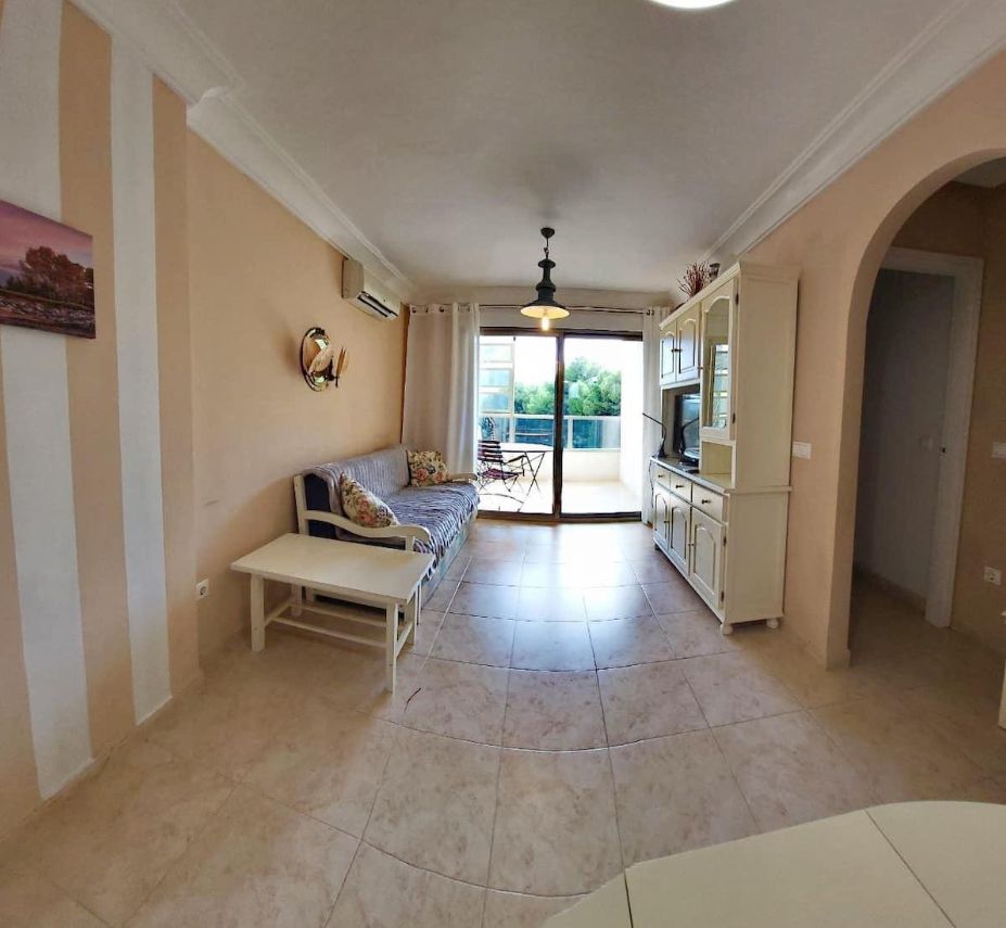 Apartamento situado en uno de los complejos residenciales más modernos y bien mantenidos. 