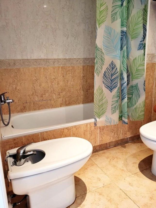 Apartamento situado en uno de los complejos residenciales más modernos y bien mantenidos. 