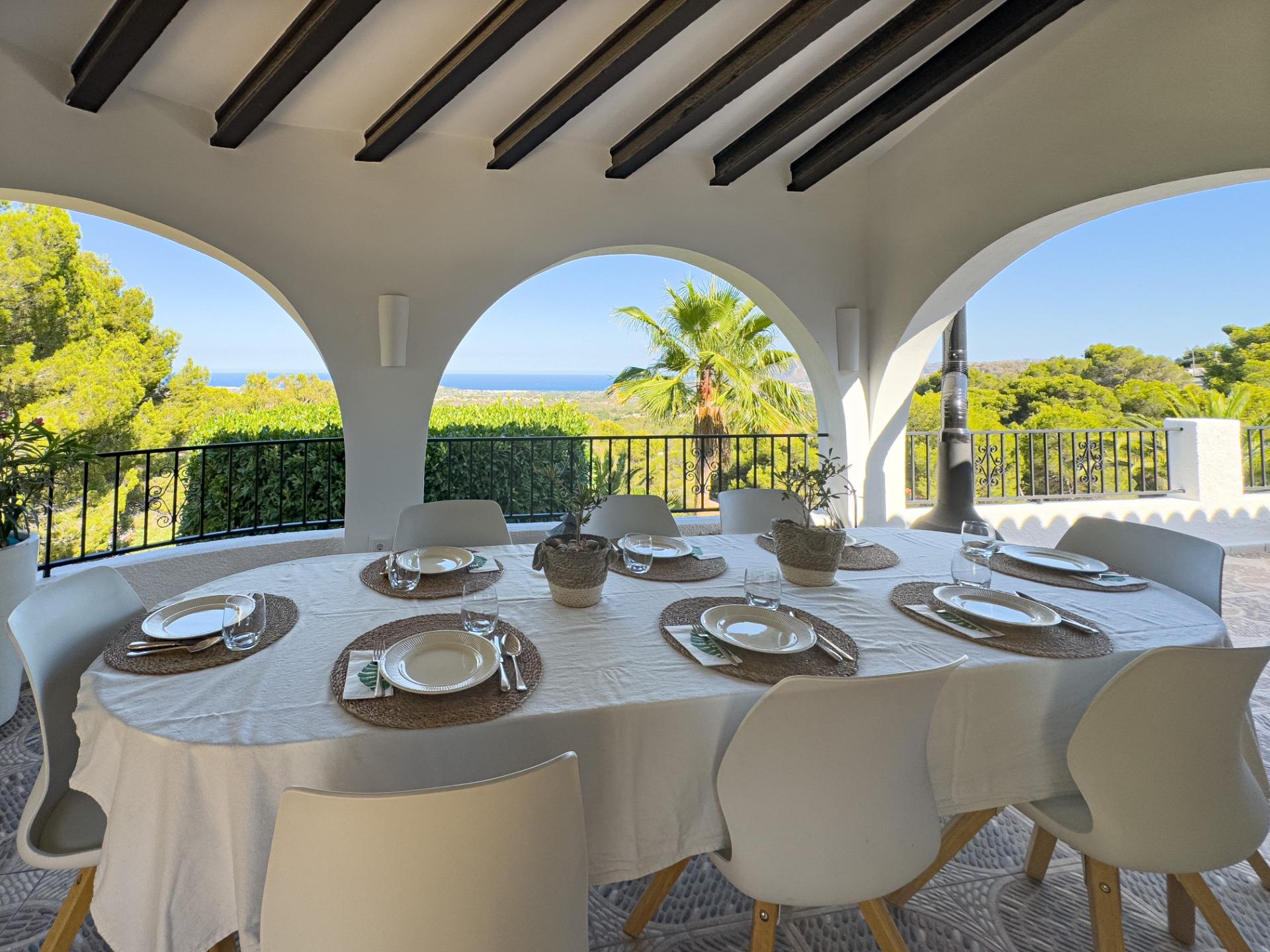 Villa con vistas panorámicas al mar en La Nucia.
