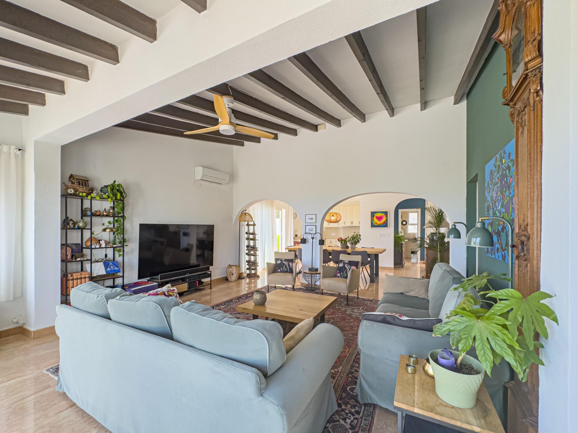 Villa con vistas panorámicas al mar en La Nucia.