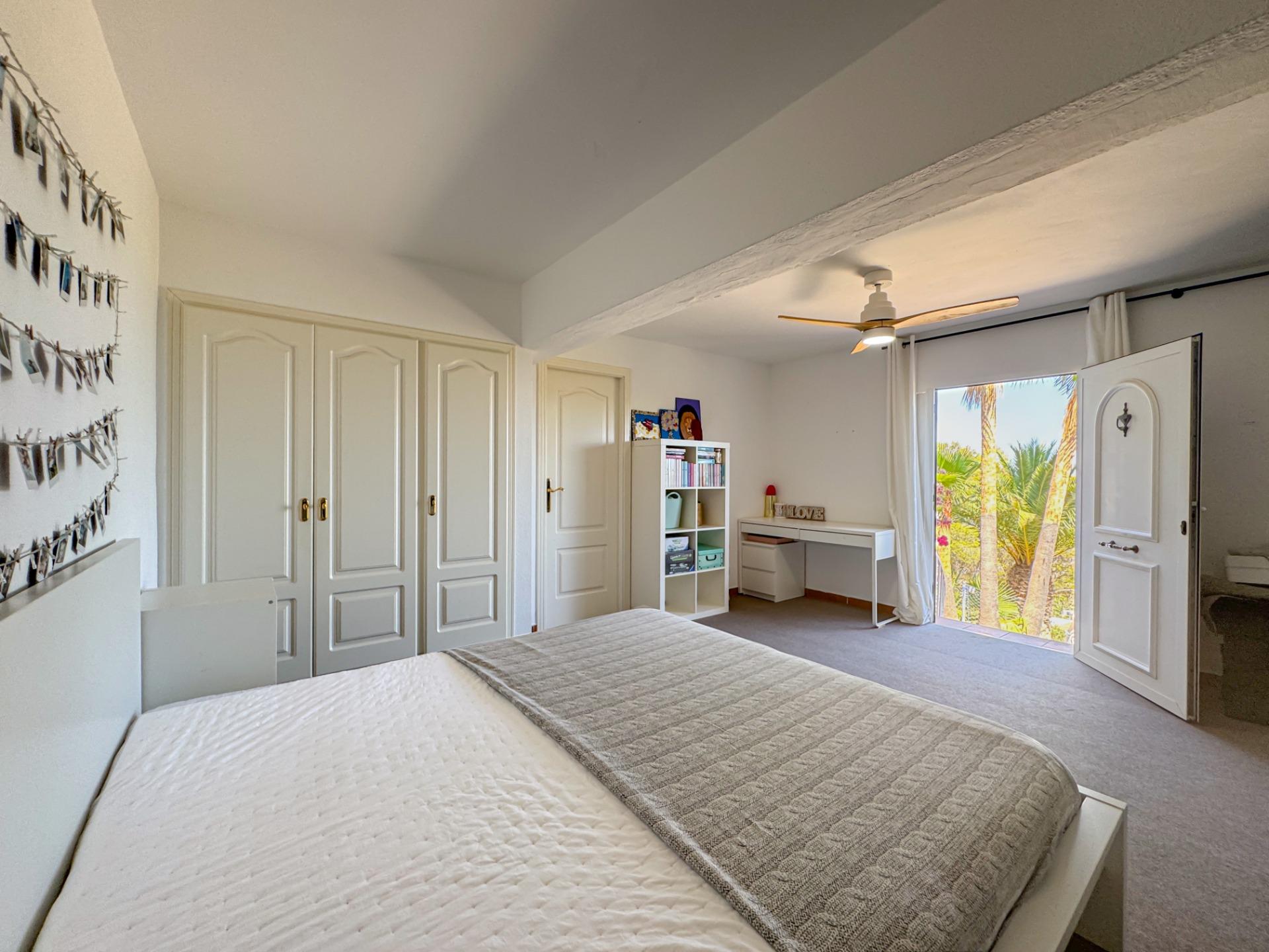 Villa con vistas panorámicas al mar en La Nucia.