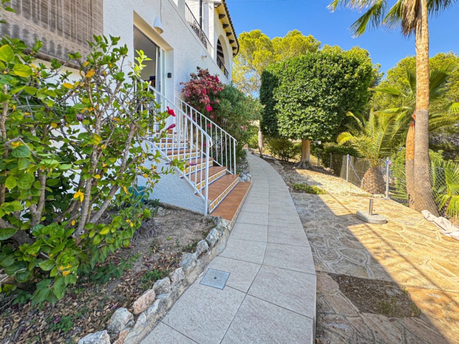 Villa con vistas panorámicas al mar en La Nucia.