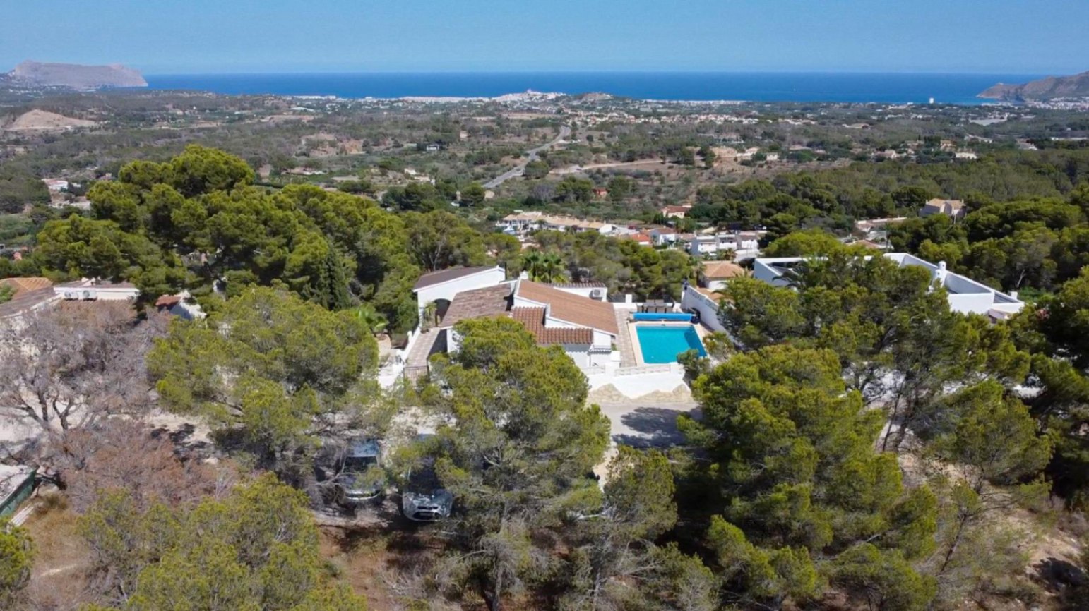 Villa con vistas panorámicas al mar en La Nucia.