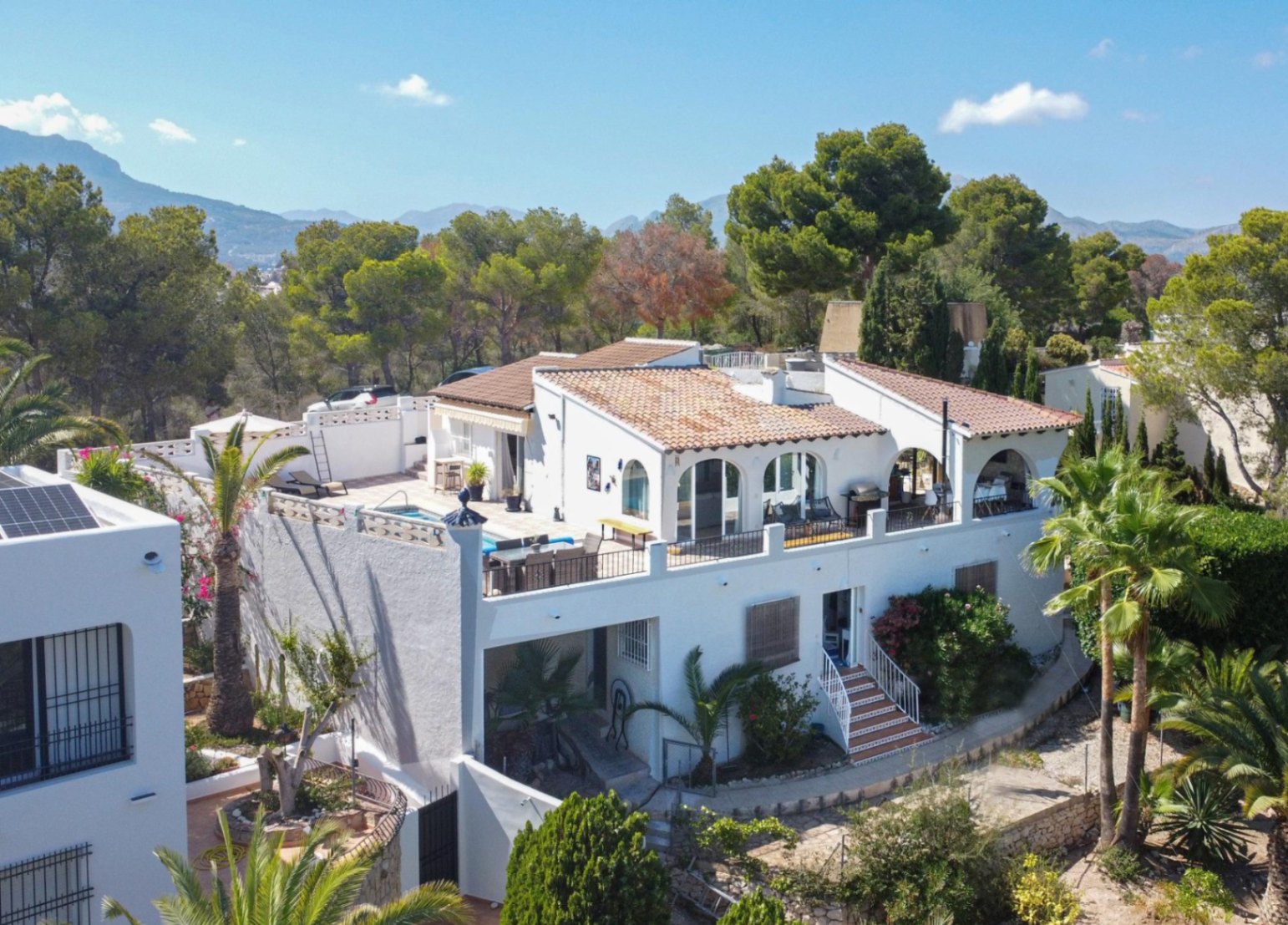 Villa con vistas panorámicas al mar en La Nucia.