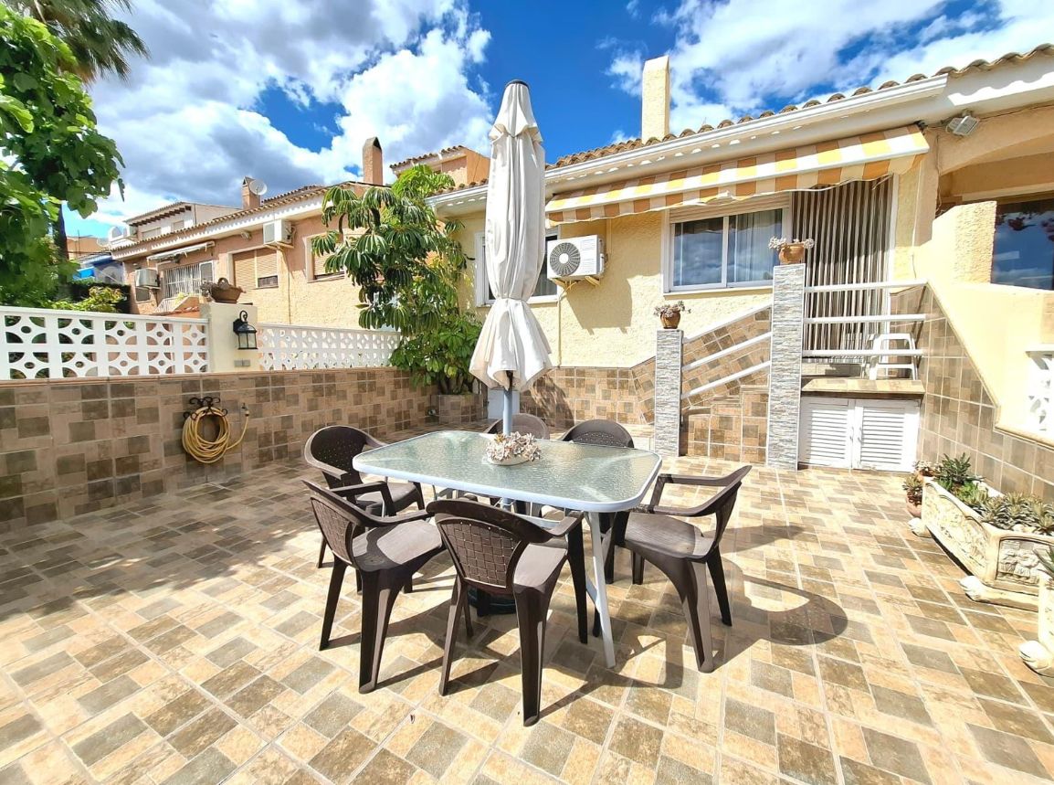 Villa para dos familias, situada en una de las zonas residenciales más cotizadas de La Nusia
